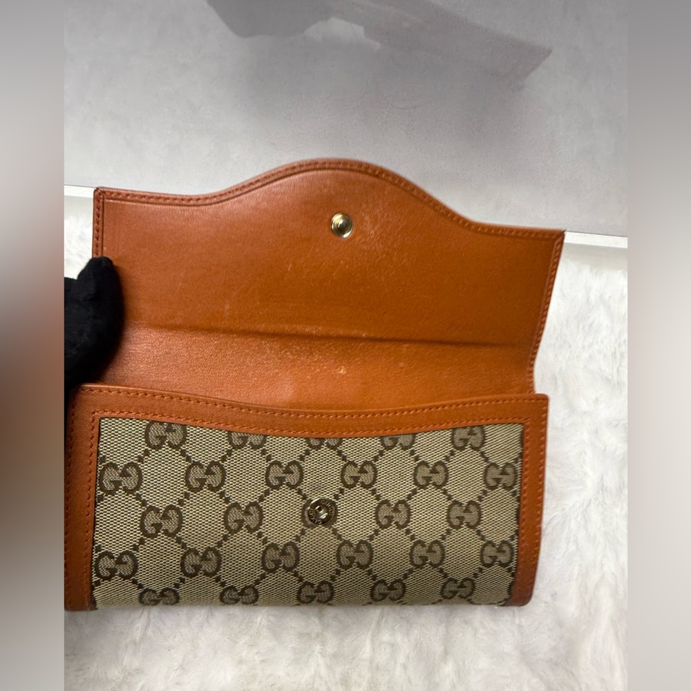 Gucci Tan and Brown Sukey Logo Wallet - Picture 3 of 16